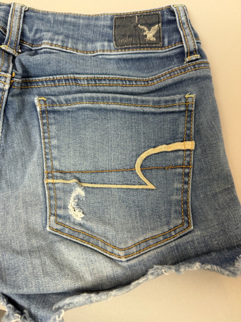 American Eagle Women’s Distressed Denim Low Rise Frayed Cut Off Shorts - Picture 9 of 10